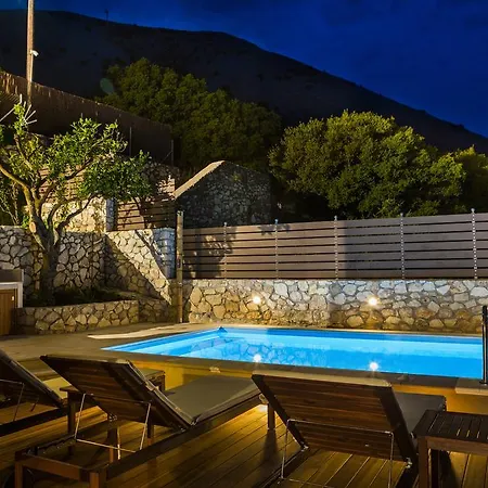 Iconic - Vada Villa *