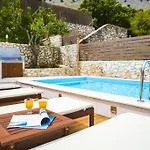 Iconic - Vada Villa *